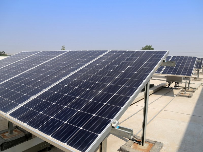 Instalación de paneles fotovoltaicos en hoteles